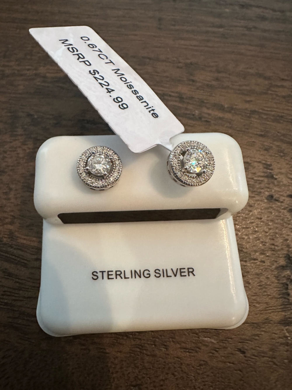 NWT 💎 0.67ct Moissanite Earrings set in solid 925 Sterling Silver Embedded Halo